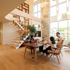 この地にふさわしい優美な暮らし 自然に寄り添う有機的な住まい