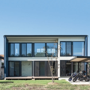 太陽と緑を思いきり感じる 窓いっぱいのパッシブな家