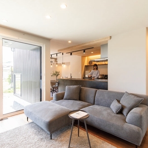 シックなデザインと機能性。暮らしやすく“魅せる”家