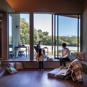 非日常を日常に  アウトドアリビングのある家