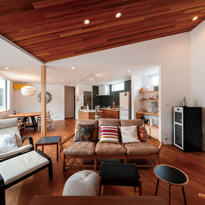 季節の移ろいを感じる理想の空間 どこにいても桜が目に映る家