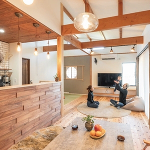 モダンとクラシカルを織り交ぜた<br>ZEH仕様のWB HOUSE