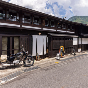 江戸時代から続く町家を再興 バイカーが集う、店舗併用の住まい